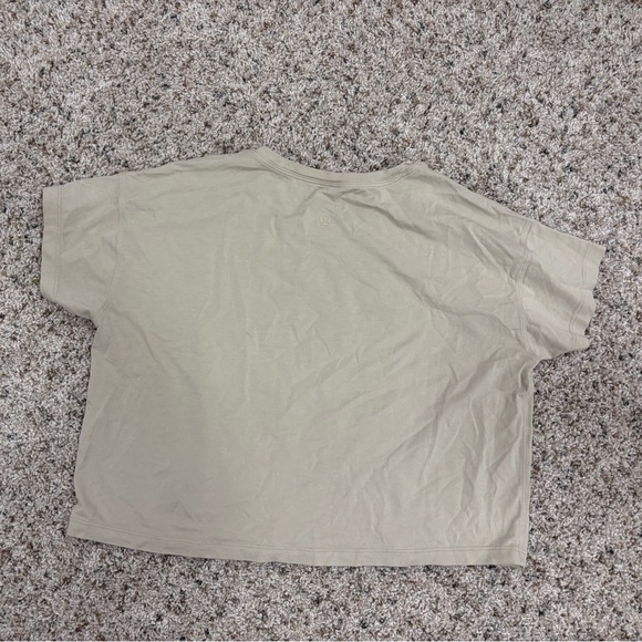 Lululemon Cropped Workout Tee in Beige - Picture 2 of 4